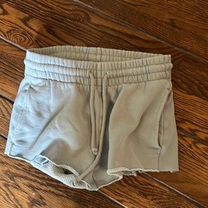 Aritzia TNA SWEATSHORT